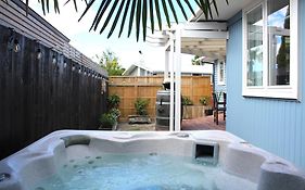 Beautiful Home With Short Stroll To Havelock Village